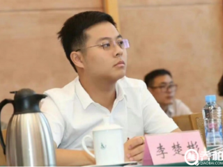 00后男生火了，15岁在自家奶茶店帮忙，20岁成了“常委”