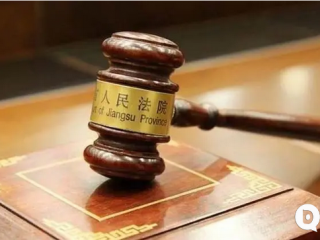 游戏账号属于财产的一部分，私自找回卖出的游戏账号涉嫌盗窃罪